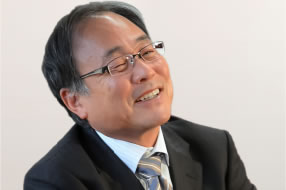 笑顔の竹川理事長