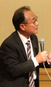 天野先生に質問される竹川理事長