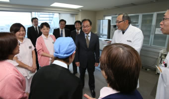 茅ヶ崎セントラルクリニックのスタッフと竹川理事長