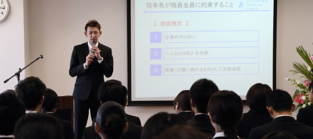 お話しされる折茂選手