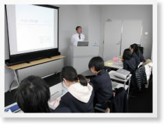 バッカーズ寺子屋　お話される竹川理事長