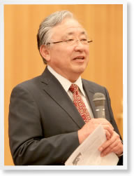 講演される鎌田先生