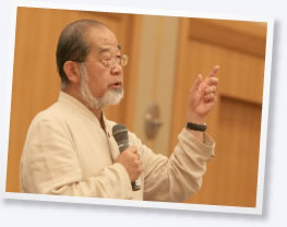 講演される鎌田先生