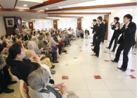 会場を魅了する美しい歌声