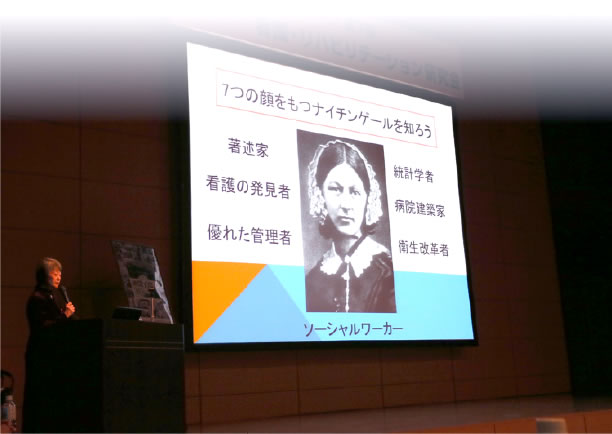 お話しされる金井一薫先生
