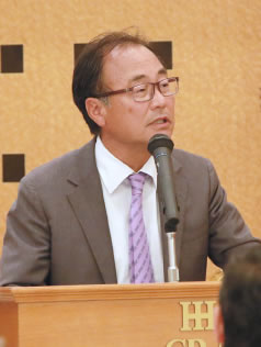 講評を述べる竹川理事長