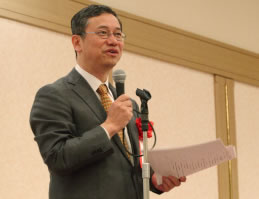 審査委員長の長谷川先生