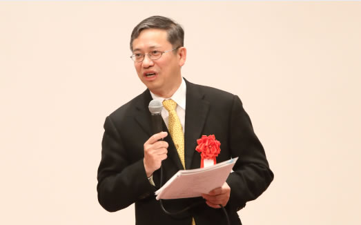 審査委員長の長谷川先生