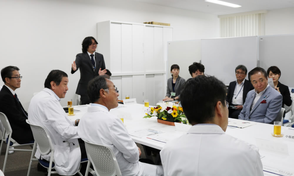 竹川理事長、松本顧問、堀江副院長、間山マネージングディレクター